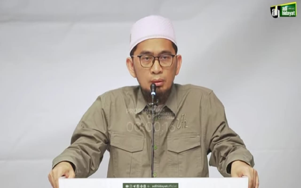 Ustadz Adi Hidayat Bagikan Cara Ucapan Hari Raya Idul Fitri yang Baik, Sopan Banget