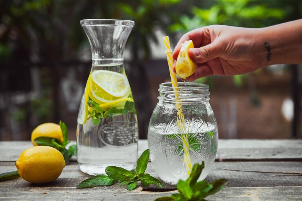 Rutin Minum Air Lemon Terbukti Turunkan Berat Badan, Lemak Perlahan Hilang!