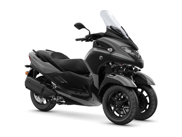 Yamaha Tricity 300 2026 Resmi Hadir dengan Airbag, Skutik Roda Tiga Makin Aman dan Futuristik