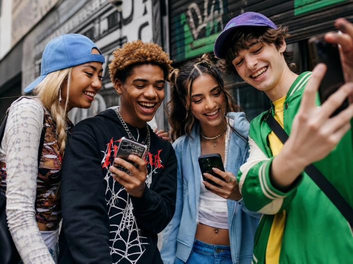 Fakta Klasifikasi Generasi: Mengapa Gen Z dan Alpha Punya Karakter Unik Daripada Gen X
