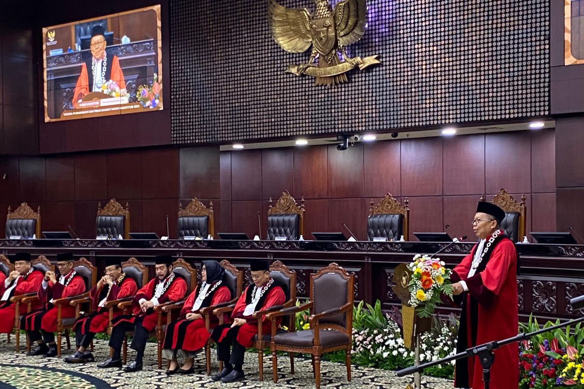 Sembilan Hakim MK Dilaporkan Gara-gara Sidang Ijazah Gibran, Ada Dugaan Iming-iming Uang