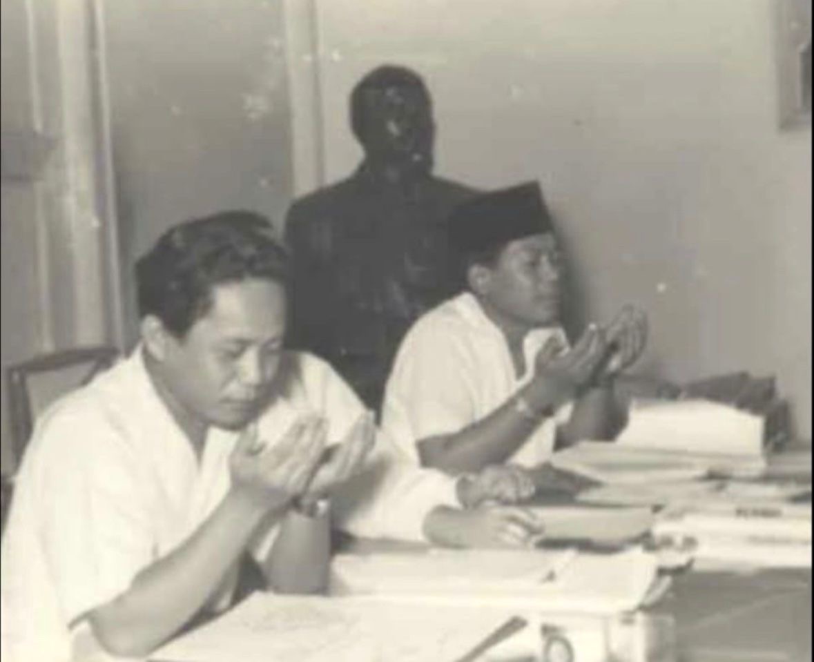PKI dan Doa DN Aidit di Samping Patung Lenin