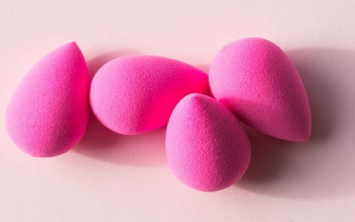 Jangan Sampai Salah! Ini 7 Cara Membersihkan Beauty Blender yang Benar