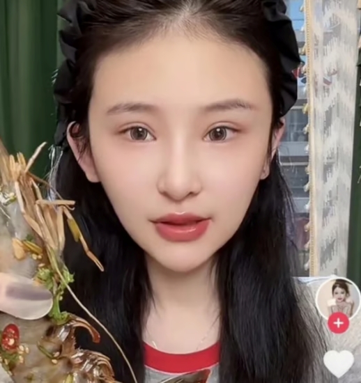 Influencer Mukbang Yingying Meninggal di Usia 24, Kebiasaan Buruk Ini Jadi Sorotan Para Netizen