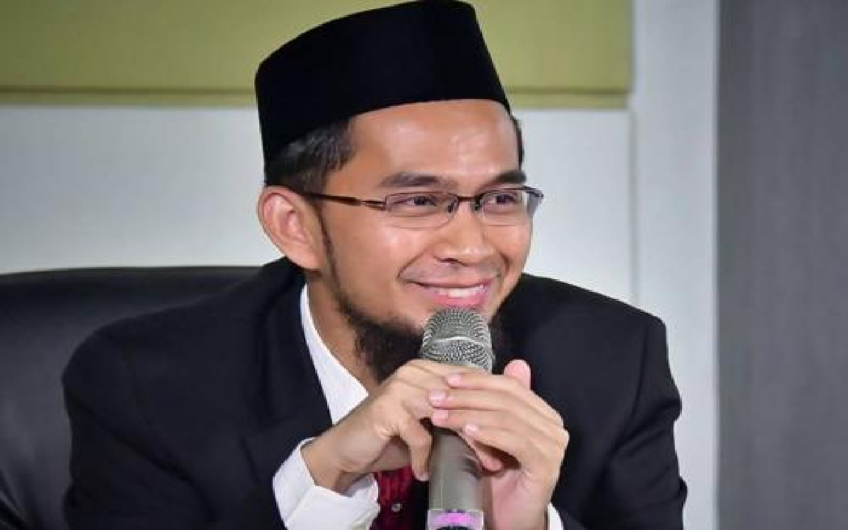 Jangan Sembarangan! Kata Ustadz Adi Hidayat Pakaian Ini Bisa Datangkan 'Laknat' dari Allah