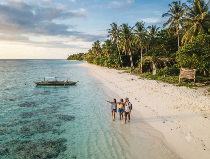 Mengintip Surga Tersembunyi Morotai: Pesona Pantai Daloha dan Warisan Sejarah