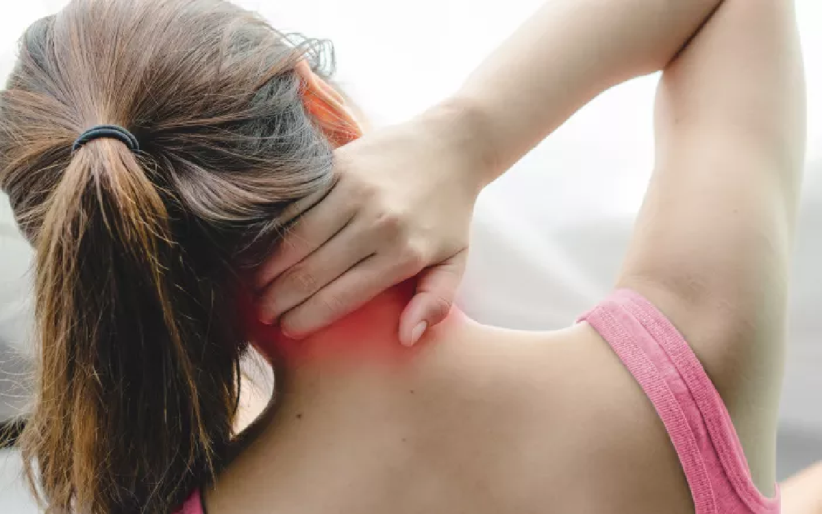 8 Cara Mudah Atasi Sakit Leher Setelah Bangun Tidur