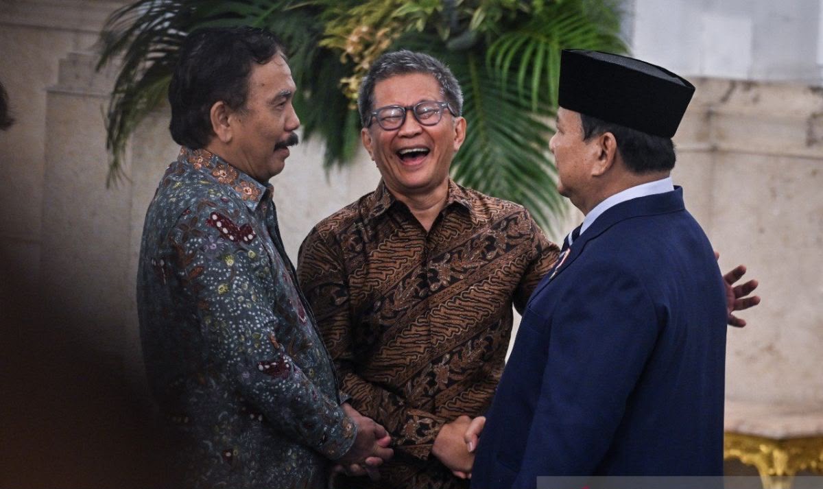 Rocky Gerung Sebut Gaji Rp76,5 Juta Uang Receh, Iwan Piliang Sentil Keras: Jaga Bacot!