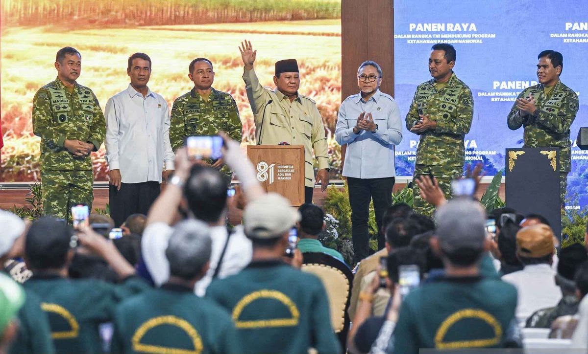 Prabowo Bilang Menteri Berguguran karena Kerja Keras, Lalu Pamer Jurus Anti Ambruk ala Tentara