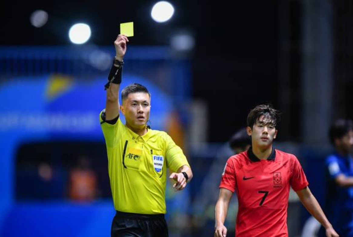 Semifinal Piala Asia U-23: Wasit Shen Yinhao dari Tiongkok Pimpin Jalannya Laga Indonesia vs Uzbekistan!