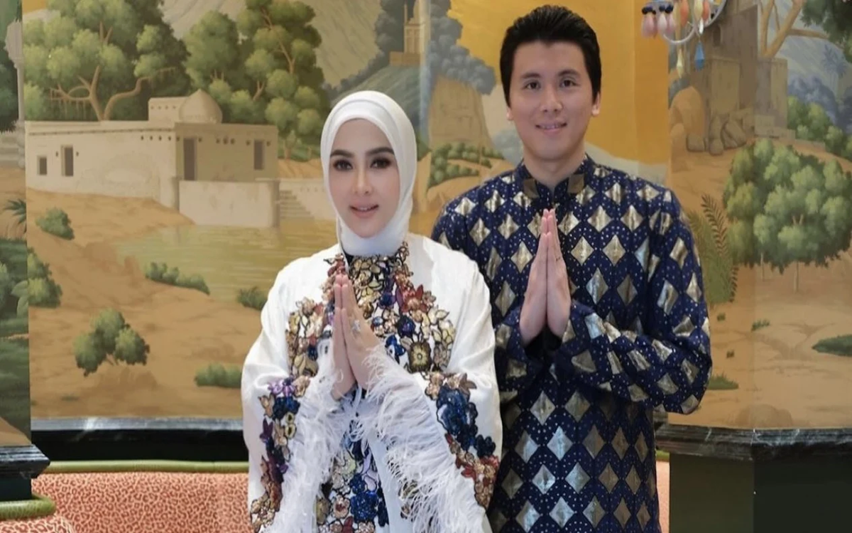 Rahasia Lebaran Syahrini dan Suami Terkuak, Perut Tak Lagi Ditutupi Setelah Adanya Gosip Kehamilan!