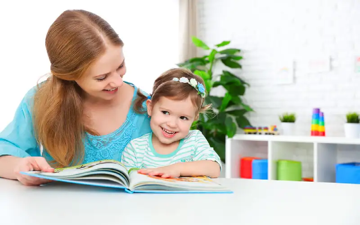 10 Cara Bikin Anak Pintar Membaca Sejak Dini