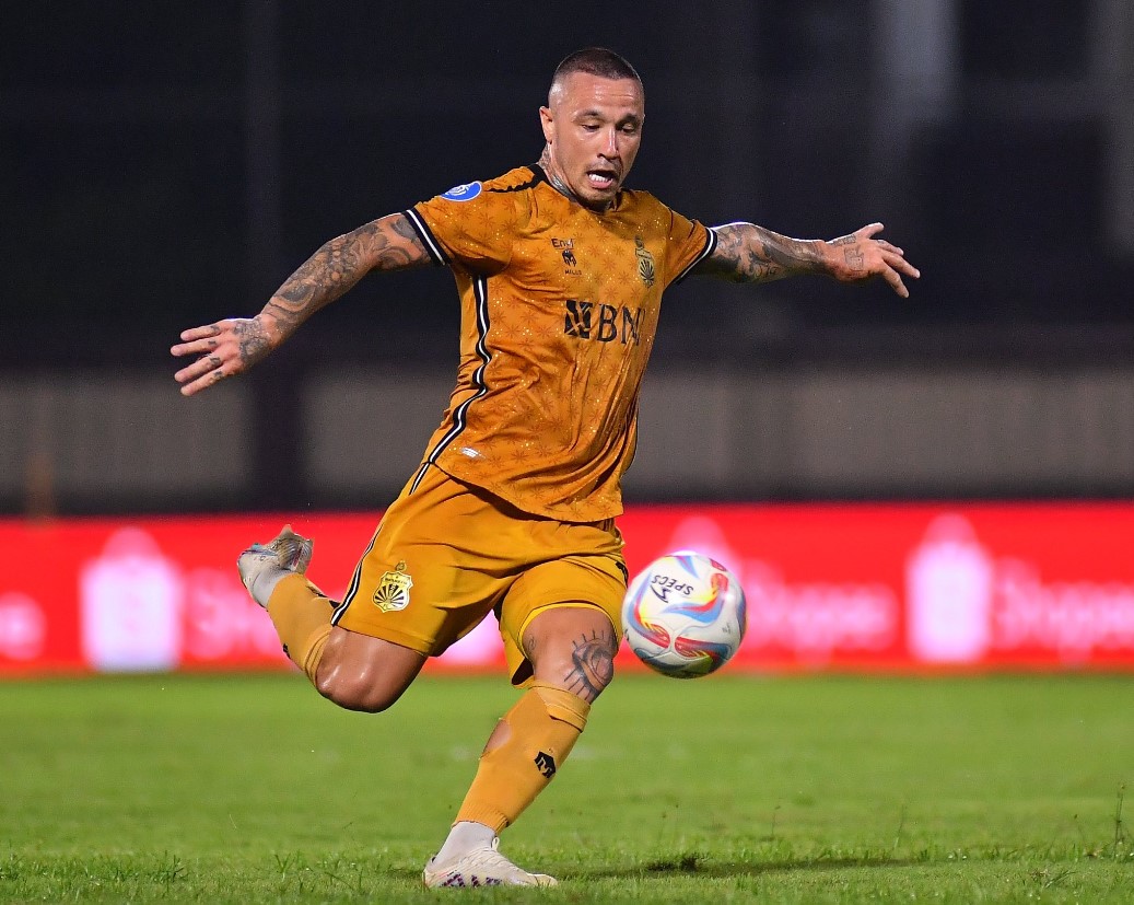 Radja Nainggolan 'Nyinyir' Liga 1 Pasca Bhayangkara FC Terdegradasi, Kritik Pedas: Ini GILA