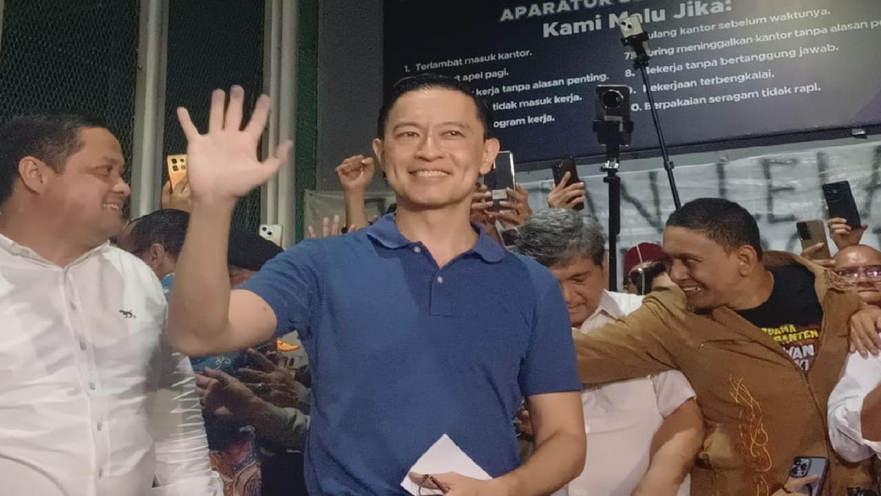 Tom Lembong Bebas Setelah 9 Bulan Dipisahkan, Anies Sampaikan Kebahagiaan