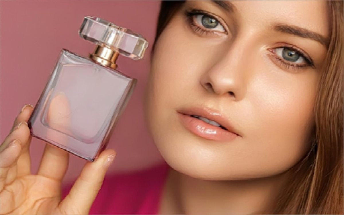 6 Rekomendasi Parfum Wanita yang Bikin Lelaki Jadi Nempel Terus