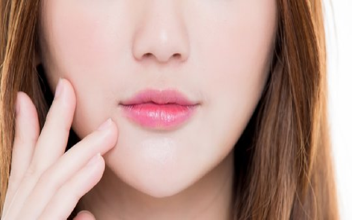 7 Cara Mencerahkan Bibir Secara Alami: Bye-Bye Bibir Hitam