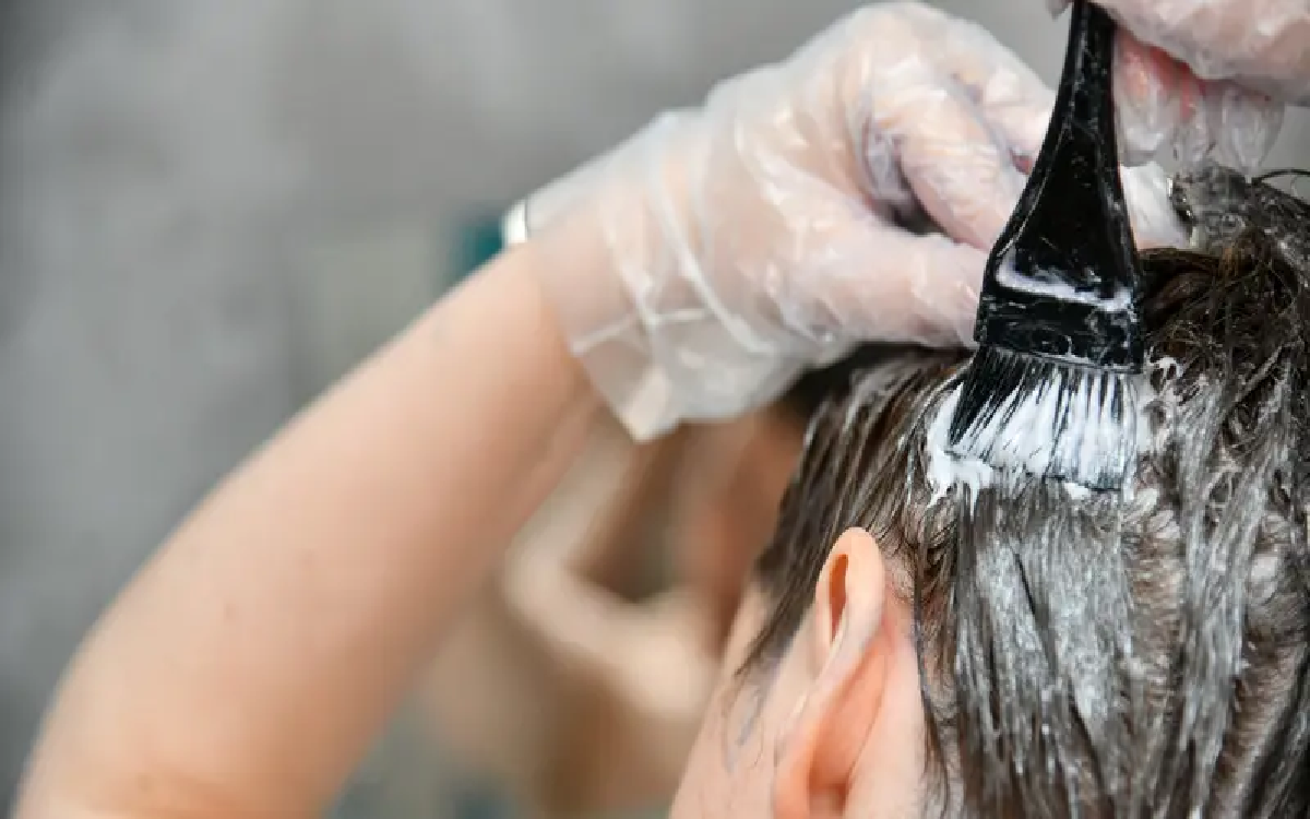 Tanpa Pergi ke Salon, Berikut 5 Tips Mewarnai Rambut Sendiri Di Rumah