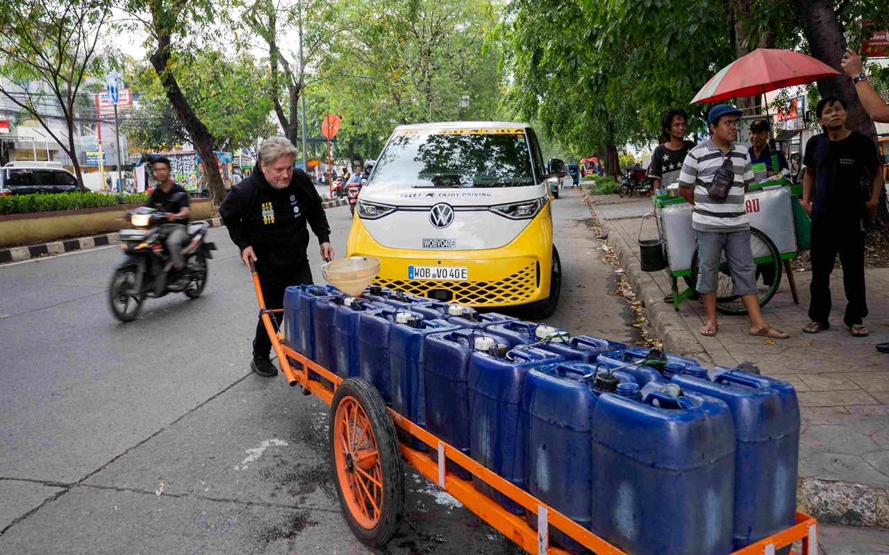 Volkswagen ID. BUZZ Sambangi Jakarta, Rainer Kagumi Energi dan Keramahan Ibu Kota