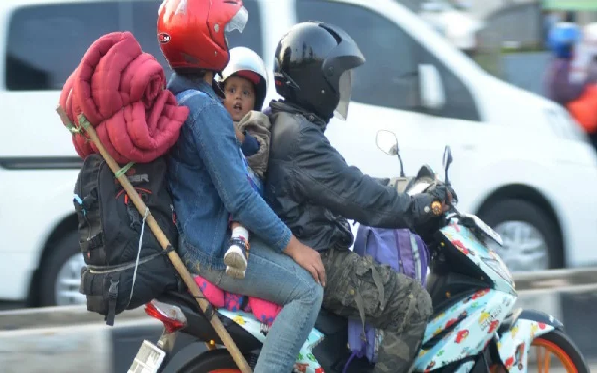 12 Tips Aman Mudik Naik Motor Bawa Anak, Ingat Jangan Dipaksakan!