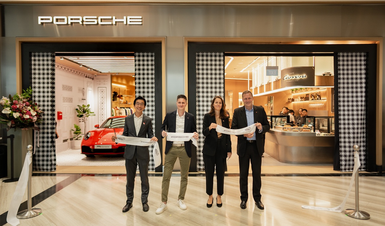 Porsche Buka Ruang Brand Lifestyle 'Porsche at Jewel' di Changi Airport Singapura