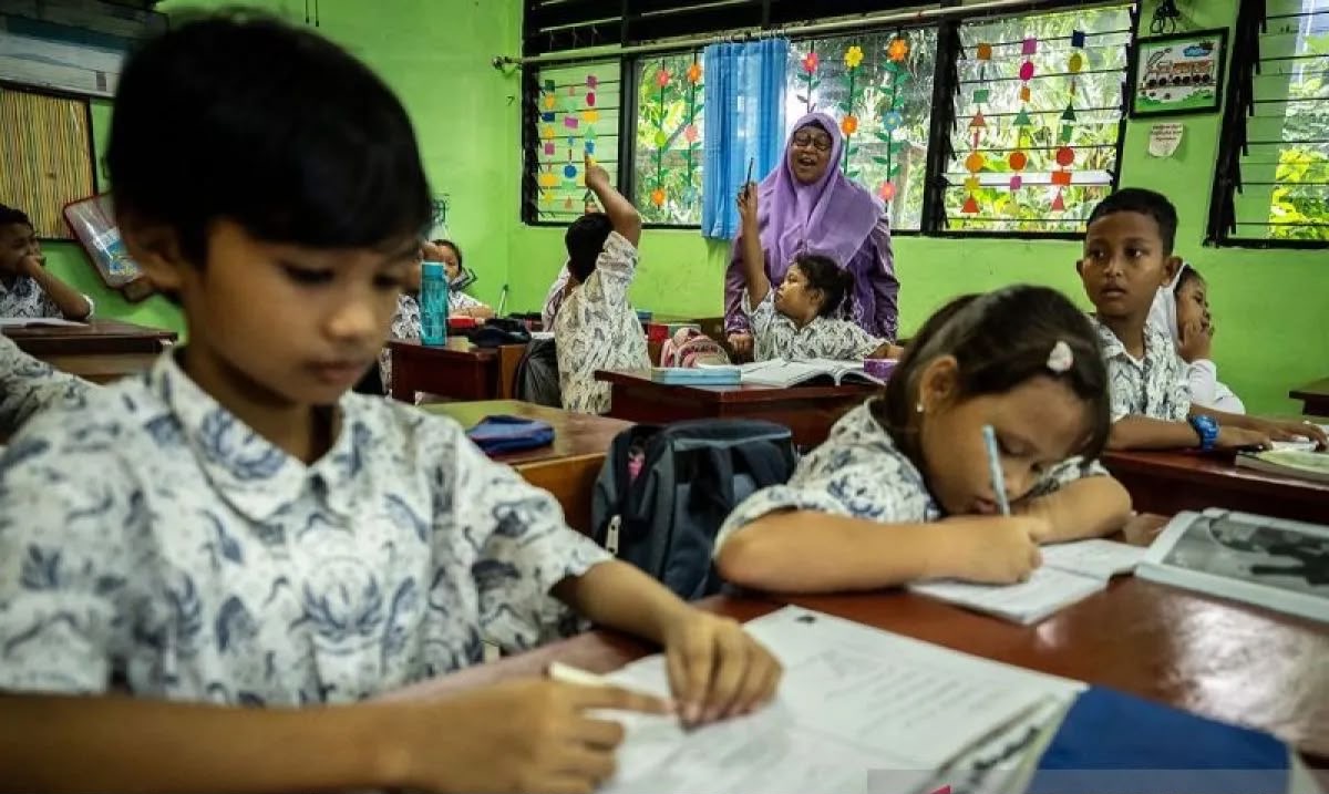 Mulai 2027, Anak SD Kelas 3 Wajib Belajar Bahasa Inggris, Guru Masih Disiapkan