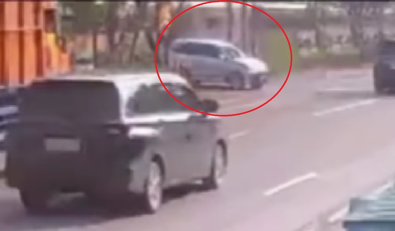Nyaris Tertabrak Kereta, Mobil Selamat dari Insiden di Perlintasan Tanpa Palang Bojonegoro