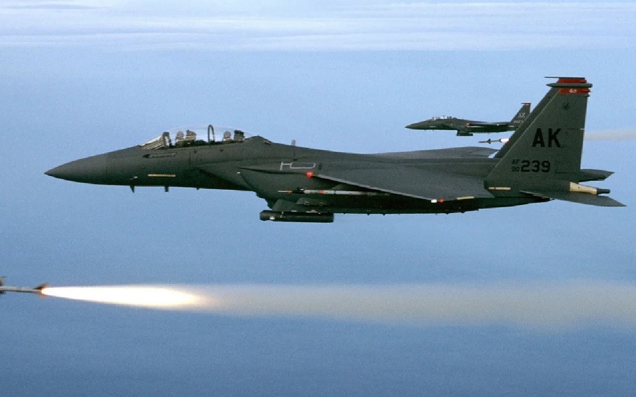 Jet Tempur F-15E AS Dikabarkan Jatuh, Ketegangan AS-Iran Kembali Memanas