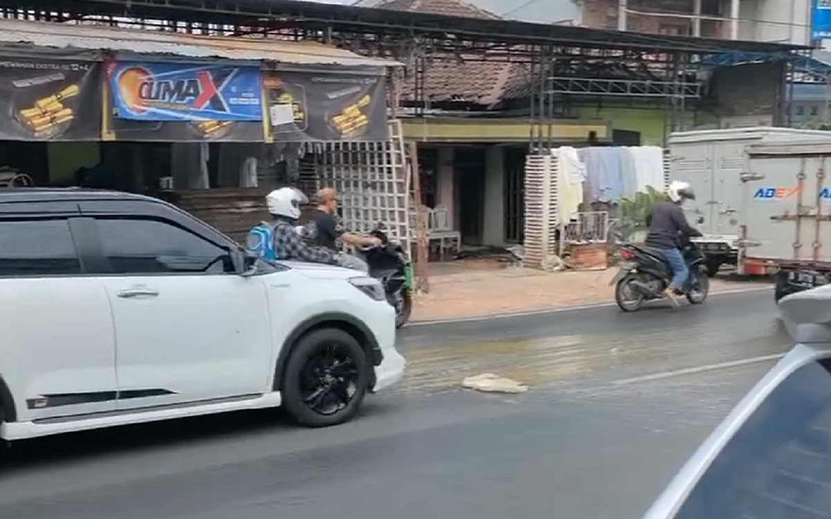 Viral Video Kotoran Manusia Berceceran di Jalan, Netizen: 'Baunya Sampe Sini!'