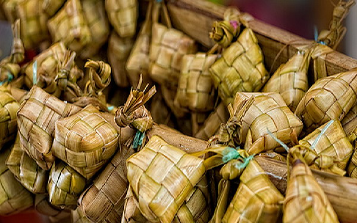 8 Cara Merebus Ketupat Agar Tidak Cepat Basi