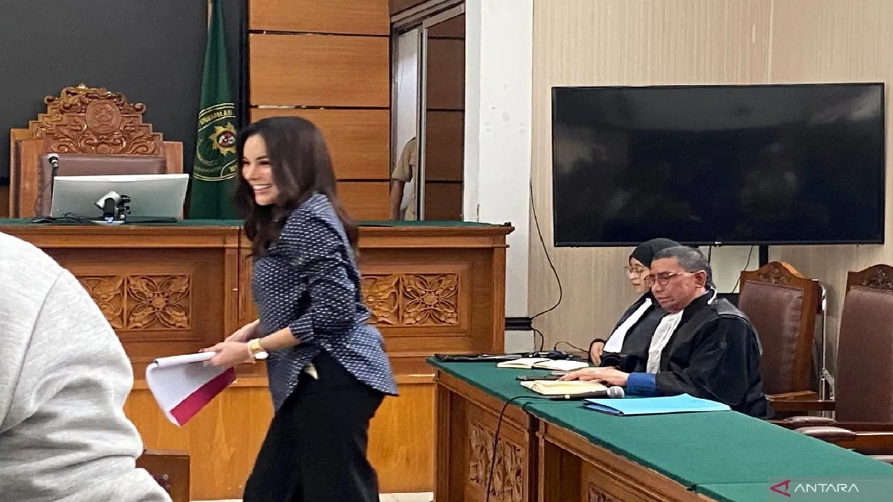 Eksepsi Nikita Mirzani Ditolak, Sidang Lanjut ke Keterangan Saksi JPU