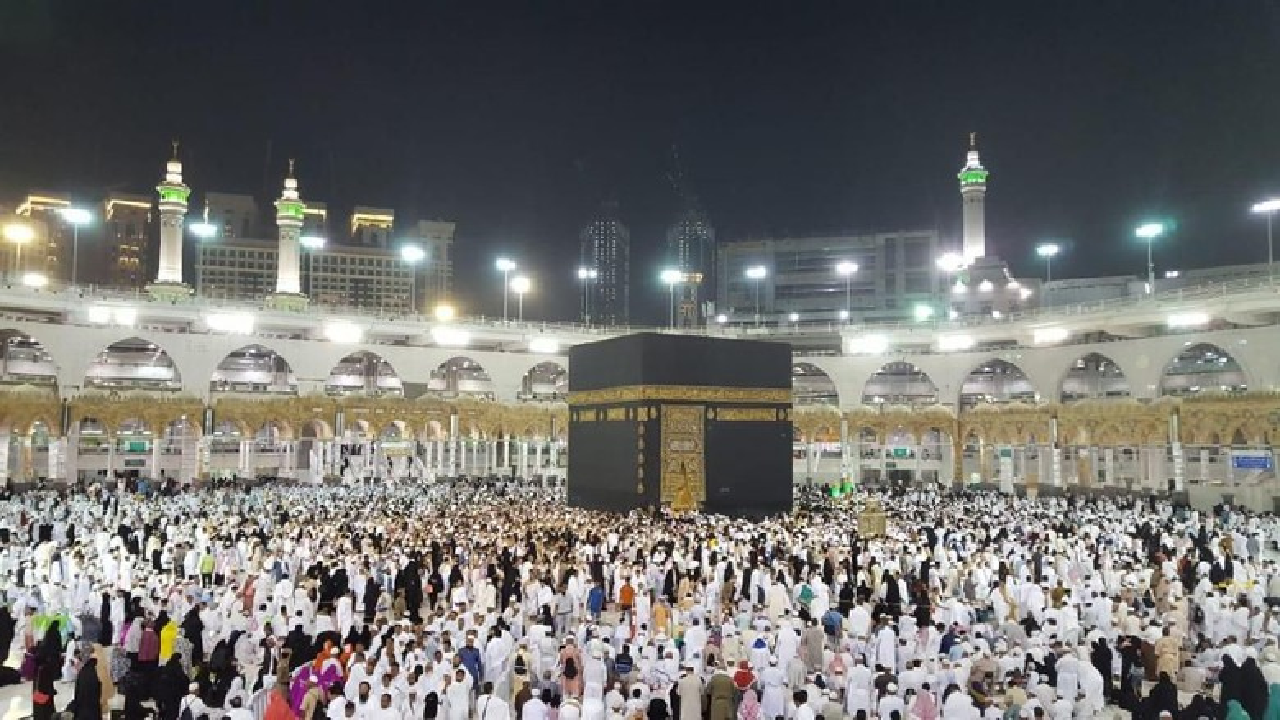Biaya Haji Turun, Tapi Layanan Tetap Mewah! DPR Pastikan Hotel Dekat Masjid dan Pesawat Super Aman