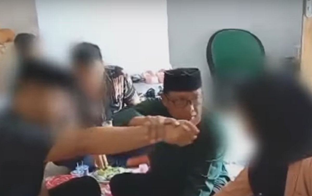 Bejat! Seorang Polisi Digerebek Istrinya Sendiri Saat Bersenggama di Kosan