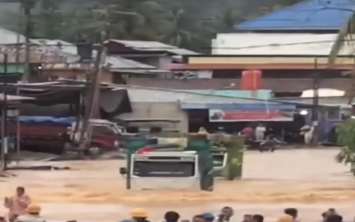 Viral Seorang Wanita di Halmahera Tengah Bawa Senjata Tajam dan Mengamuk ke Sekuriti Tambang