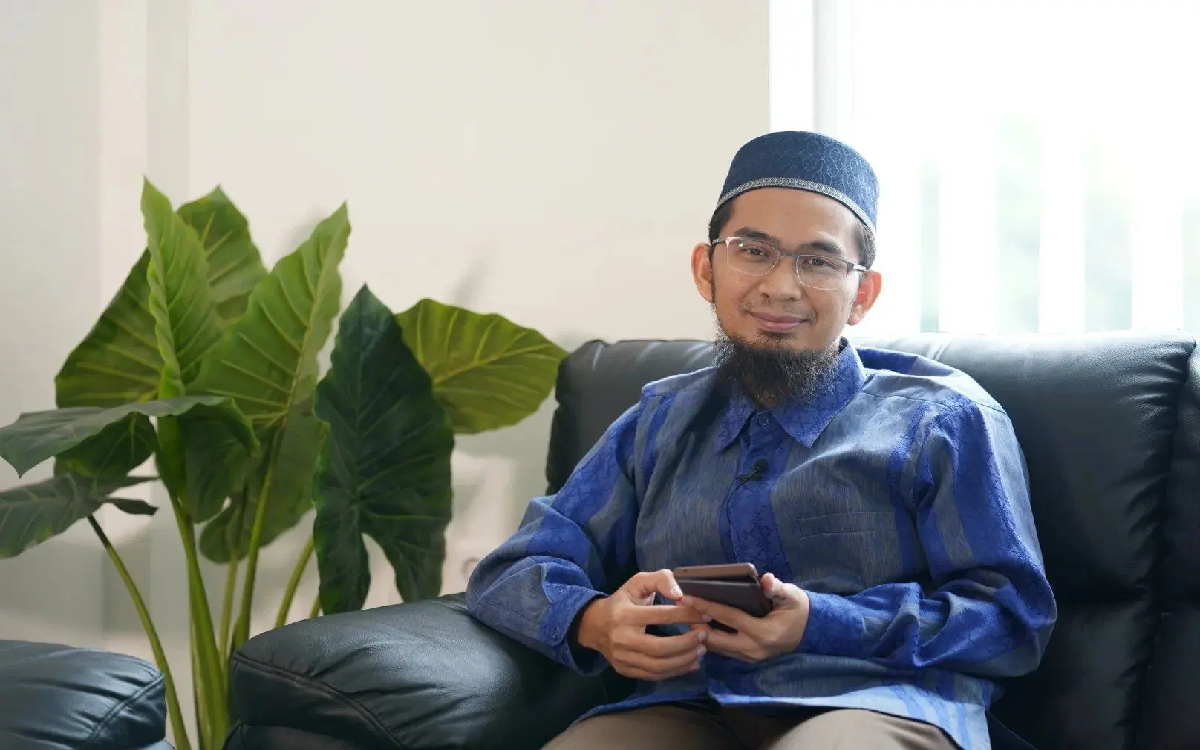 Ustadz Adi Hidayat Beritahu Cara Taubat yang Benar di Bulan Suci Ramadhan