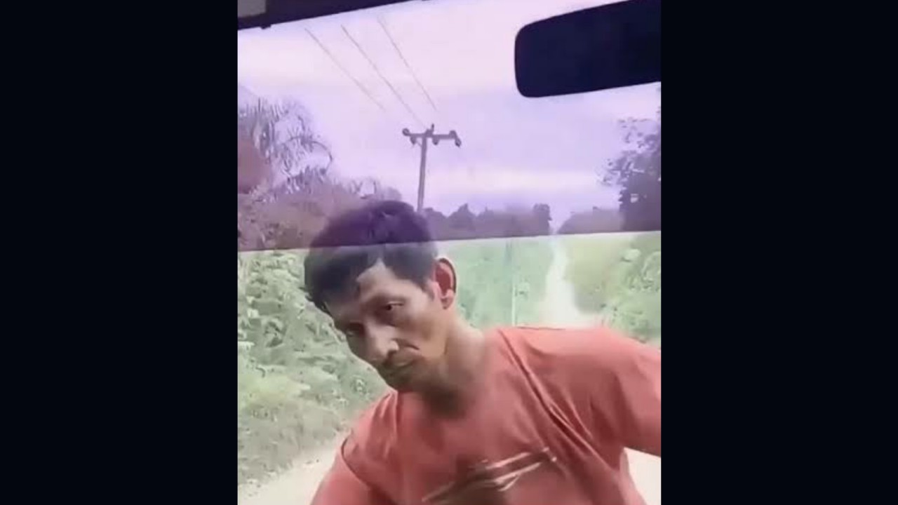 Gagal Palak Sopir Truk, Preman Ini Malah Gelantungan di Kaca Depan Usai Sopir Tancap Gas
