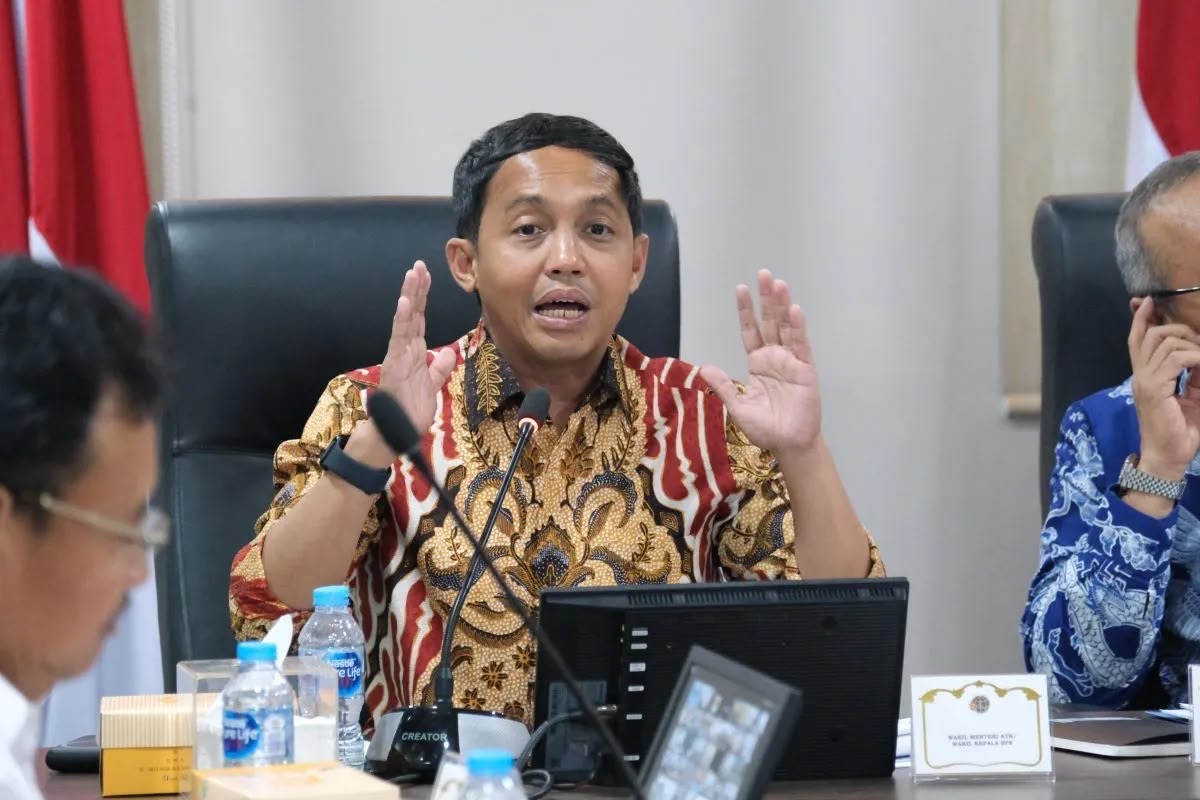 Amplop Misterius Raja Juli Belum Tamat! KPK Buru Motif di Balik Pemberian Bupati Kuansing