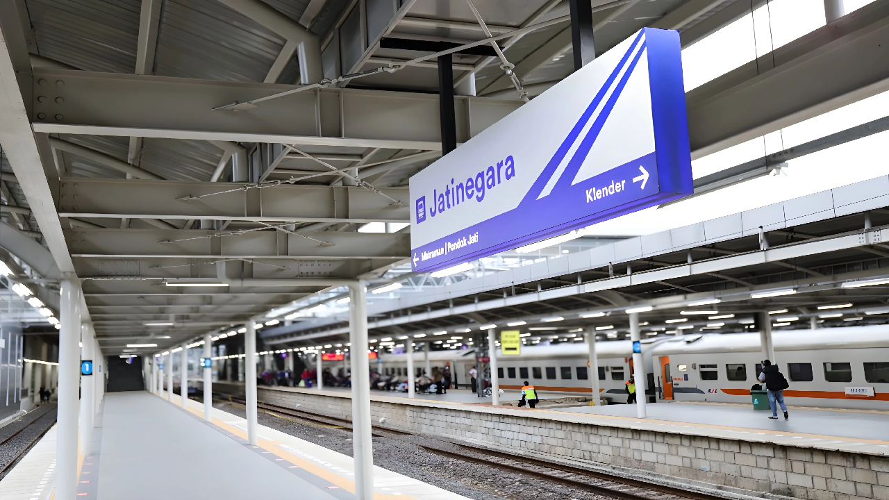 Mengejutkan Publik! Stasiun Jatinegara Tak Lagi Jadi Transit Utama, Ini Daftar Kereta yang Kena Imbas