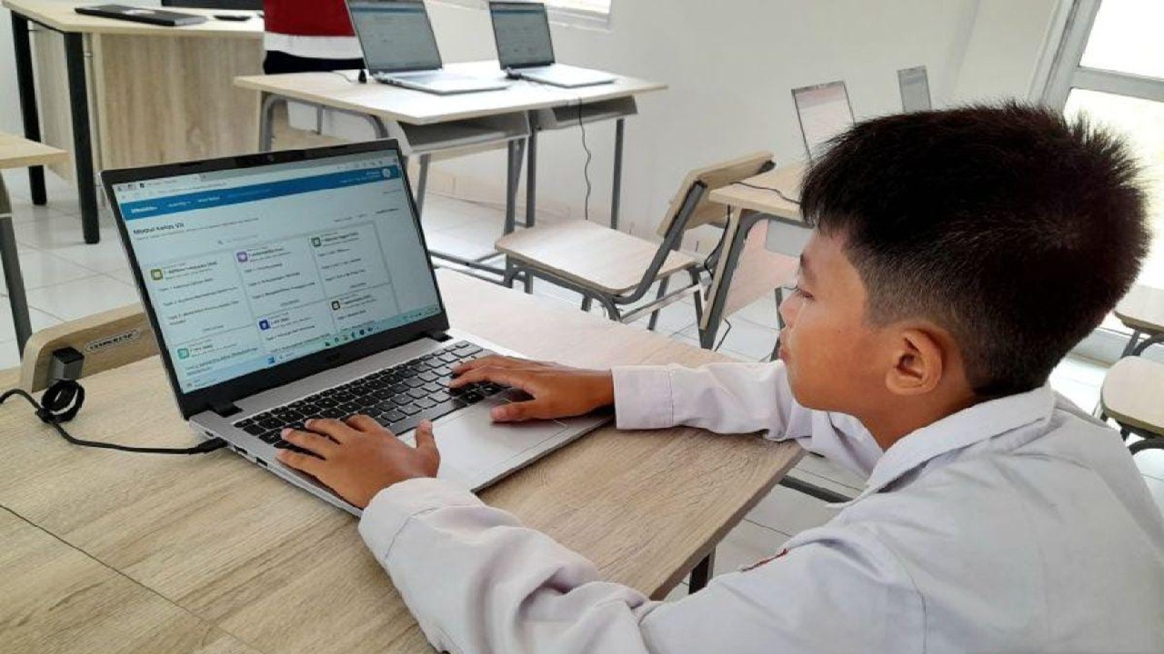 Kejutan! 15.000 Laptop Diprioritaskan untuk Sekolah Rakyat, Ada Program Apa?