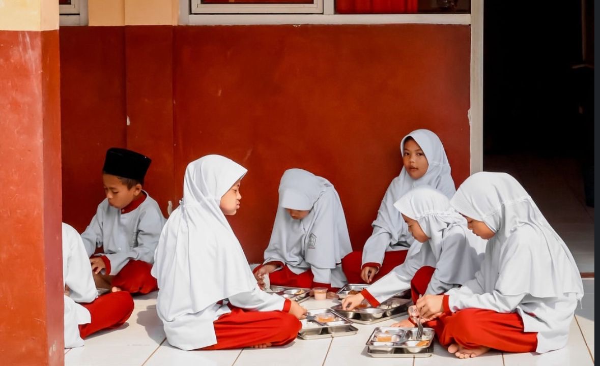 Ribuan Anak Keracunan MBG, Pemerintah Bilang Cuma Kebetulan