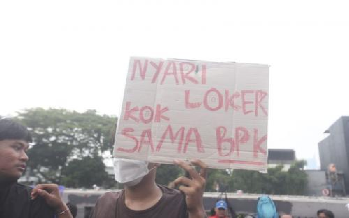 10 Poster Kocak Demo DPR Pada Kamis 22 Agustus 2024