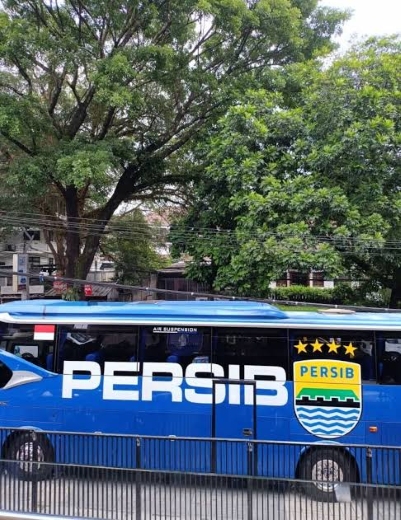 Bus Persib U-18 Diduga Diserang Oknum Suporter di KM 360, Barang Pemain Dilaporkan Hilang