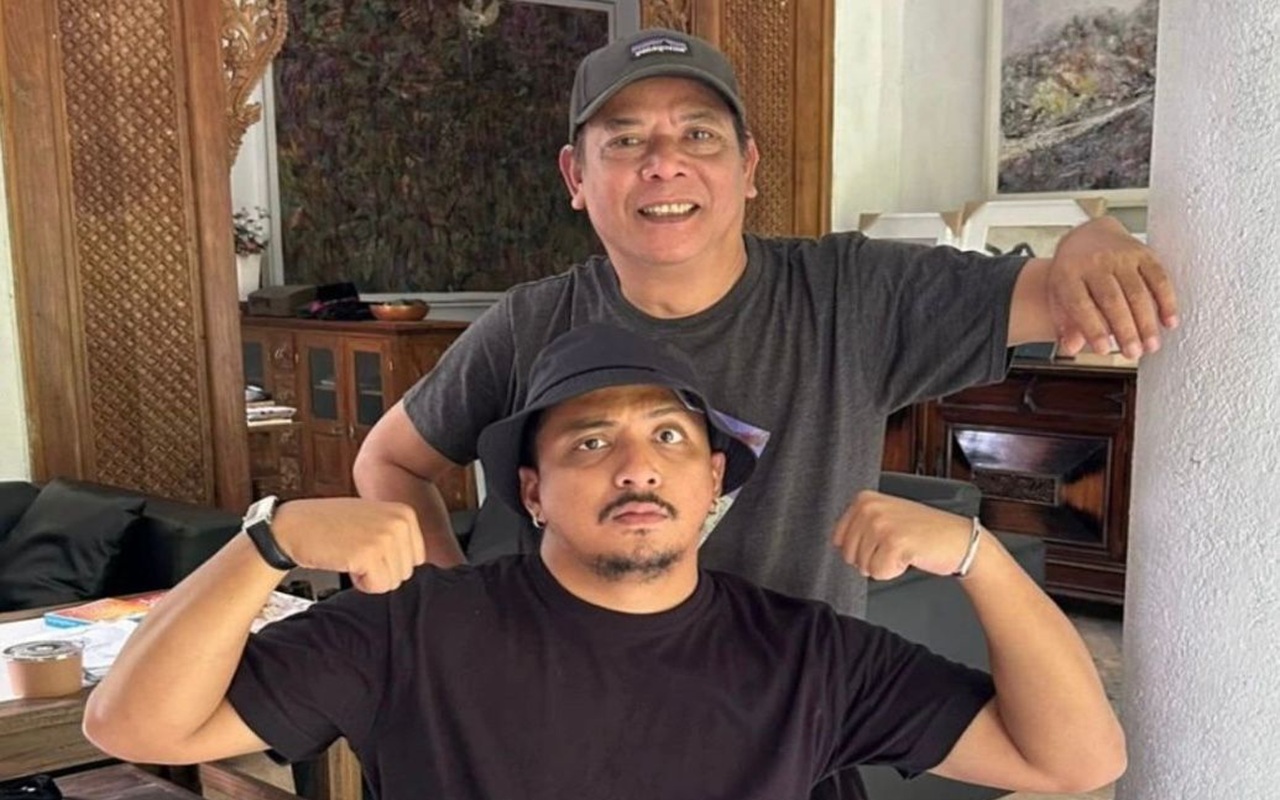 Sal Priadi Buka Suara soal Foto Bareng Sastrawan Sitok Srengenge: Sikap Saya Jelas!