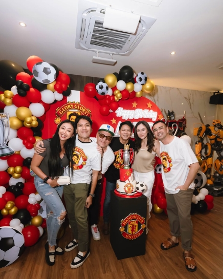 Ultah Ariel NOAH ke-45 Disorot, Pelukan Wulan Guritno dan Sepatu Couple Bikin Penasaran Netizen