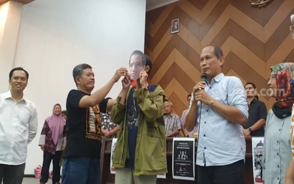 Forum Cik Di Tiro Yogyakarta : 'Jokowi Bapak Politik Dinasti Indonesia'