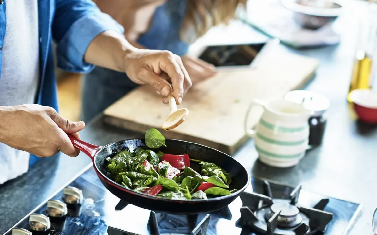 5 Zodiak Ini Pinter Banget Masak, Bisa Jadi Mantu Idaman Lho