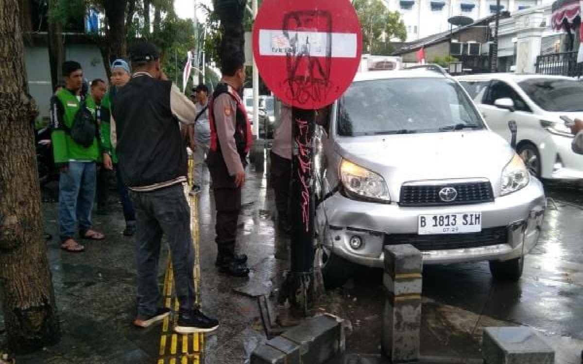 Viral Bocah 9 Tahun Kendarai Mobil Rush Secara Ugal-ugalan