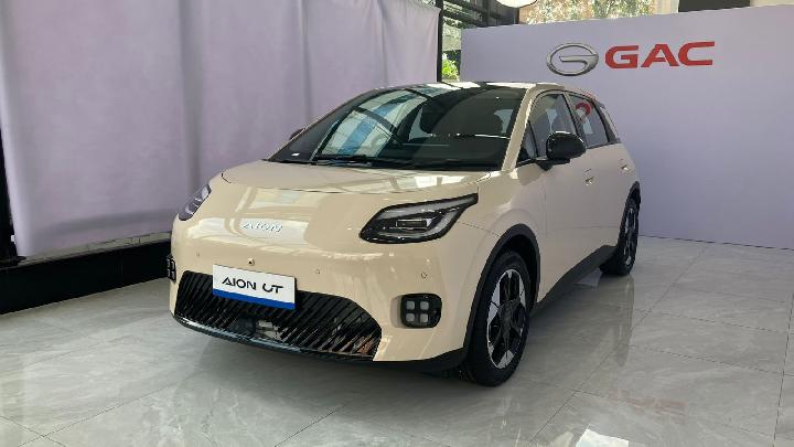 AION UT Premium: Mobil Listrik Rp300 Jutaan dengan Jarak Tempuh 500 Km, Cocok untuk Touring Jarak Jauh