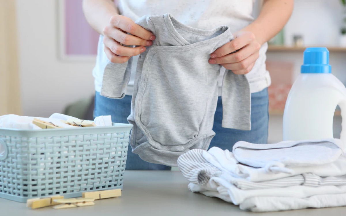 Cara Mencuci Baju Bayi yang Benar, Jaminan Bersih dan Terhindar dari Iritasi