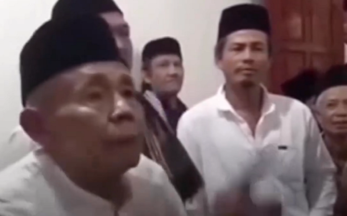 Gelar Sholat Ied Lebih Awal, Imam Masjid Aolia Ngaku Sudah Telpon Allah SWT: 'Saya Tidak Pakai Perhitungan!'