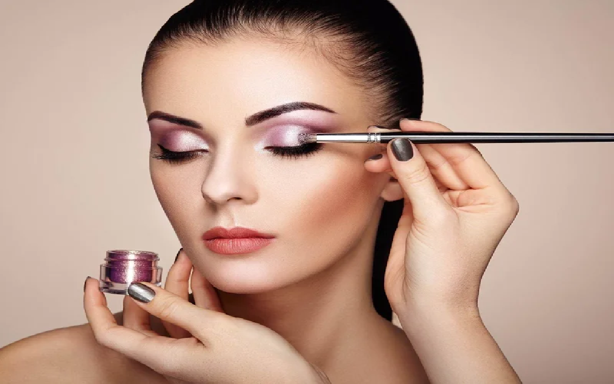 8 Tips Agar Make Up Bisa Tahan Lama di Wajah, Pasti Nempel 24 Jam!